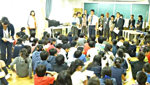 アイキャッチ: 平成２８年度　大井第一小学校で出前選挙をおこなう