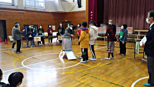 アイキャッチ: R2.2.26 浜川小学校で出前模擬選挙